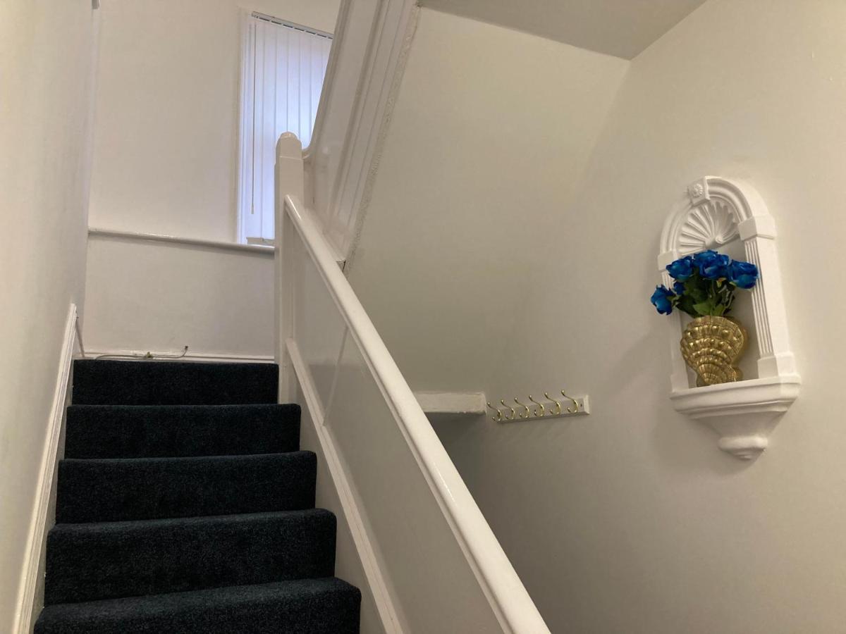 Agapi Apartment - Sea View Sleeps Ten Blackpool Exterior photo